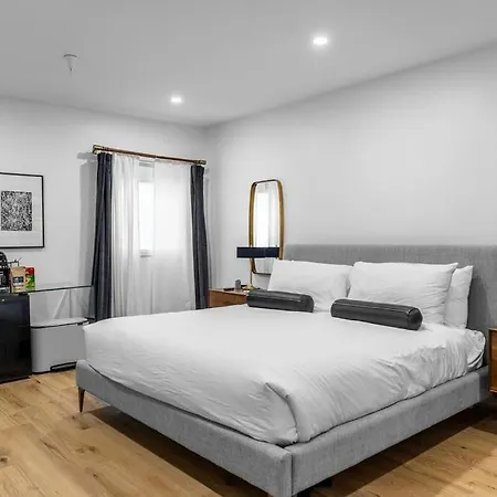 King Bed, Historic Dtwn Hotel, Fiber Internet, Room # 404